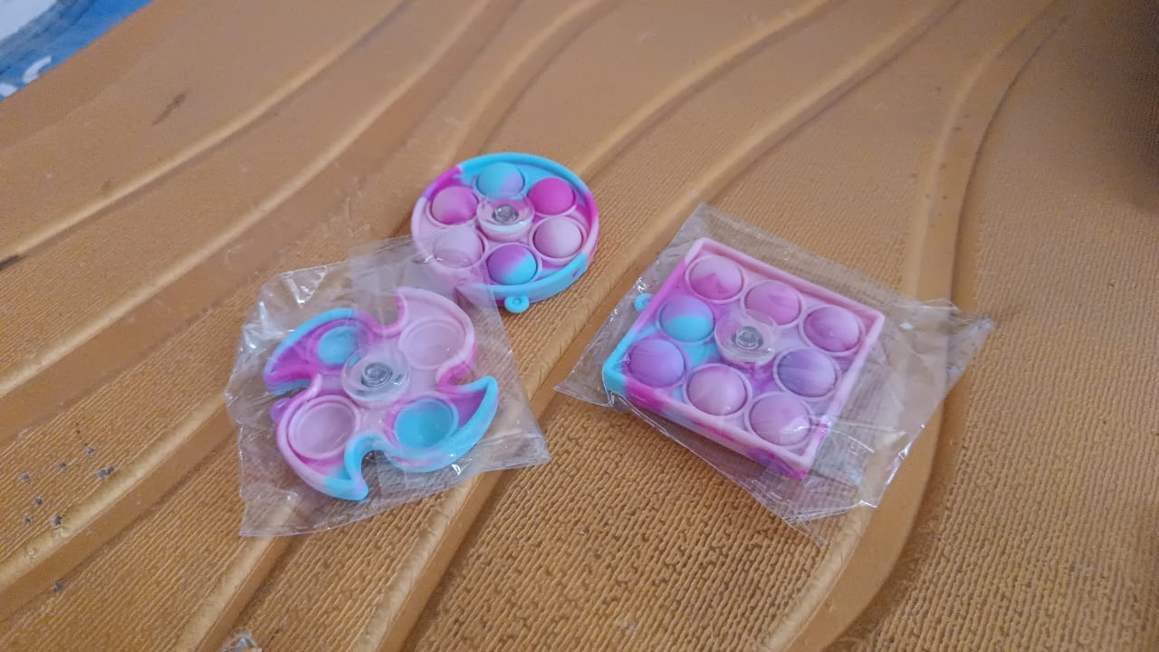 Silicone Pop It Fidget Spinner Keychain Toy (1 Pc)