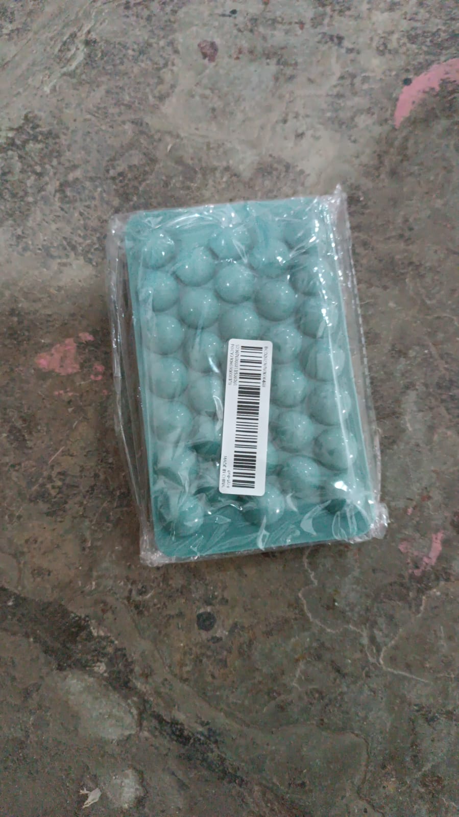 Plastic Round Reusable Ice Cube Ice Ball Mold / Lolli Candy Maker 33 Moulds (16.5×10 Cm / 1 Pc)