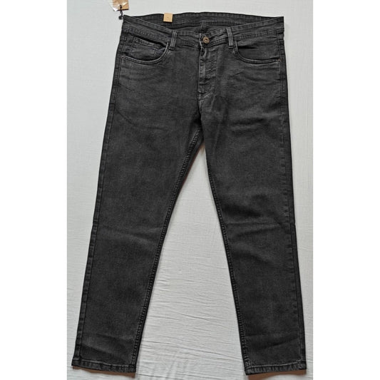 Generic Men's Cotton Blended Solid Tapered Jeans (Grey)