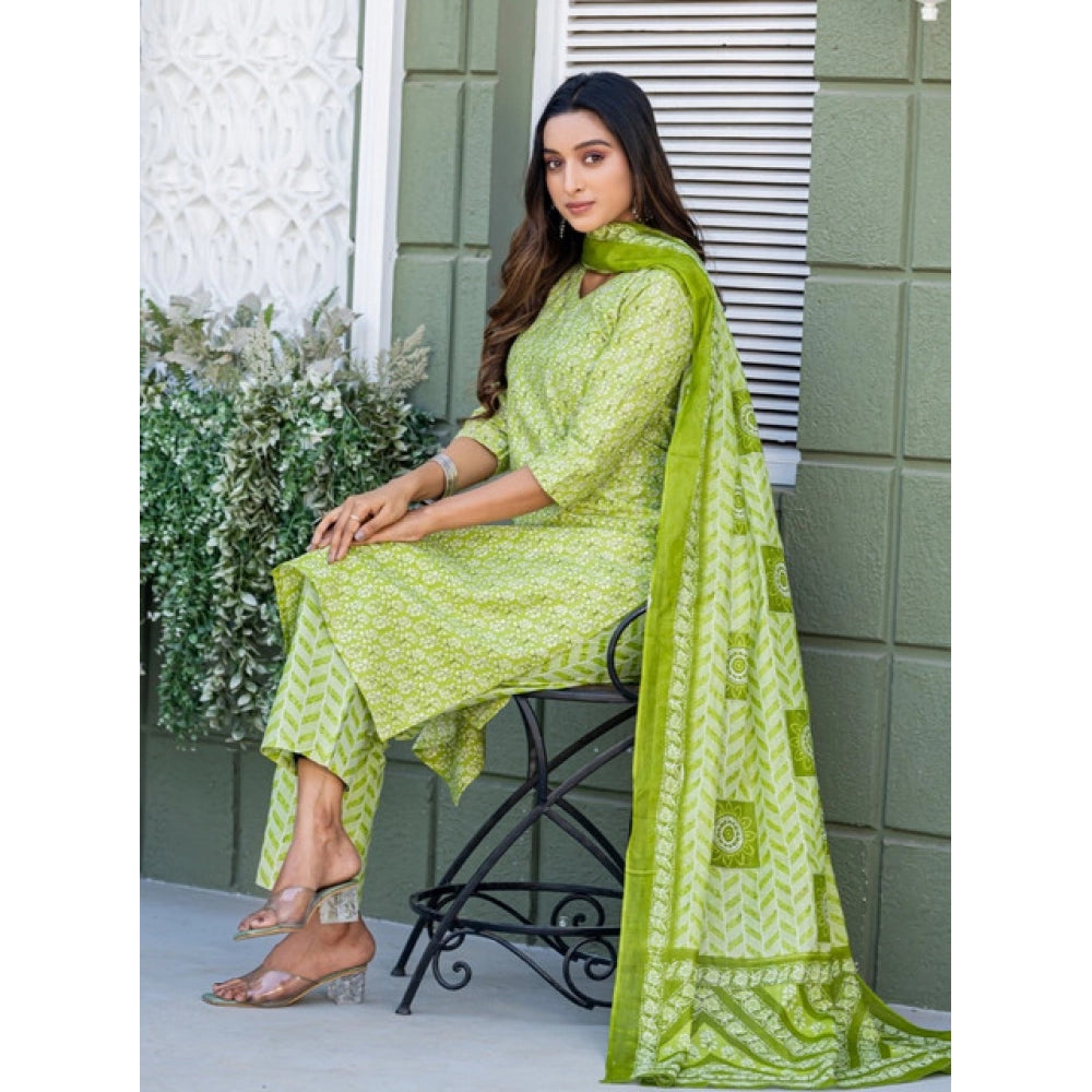 Generic Women's Cotton Blend Printed Kurti With Pant Dupatta Set (Parrot)